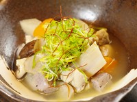 福岡の郷土料理であるがめ煮、地方では筑前煮とも呼ばれています。
和食屋らしく出汁を効かせた一品です。