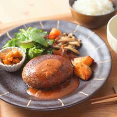 オーダーしてから成型して焼き上げてくれる『ハンバーグセット』