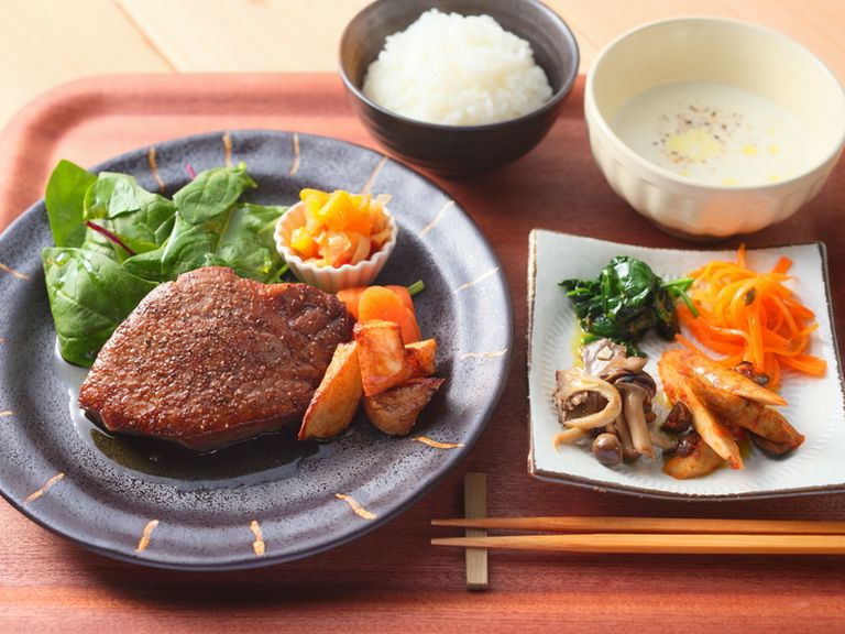 昔ながらの丹精こもったレシピが光る『洋食セット』