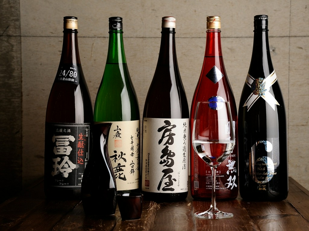 こだわり＆厳選の銘酒を、香り立つワイングラスで堪能