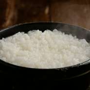 山口県で米農家を営むオーナー自らが生産したヒノヒカリ。注文後に精米してから炊き上げてくれます。