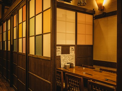 2名様個室が2部屋・4名様個室が2部屋ご用意しています。