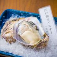 ジューシーで濃厚。
2018年より東京湾での牡蠣養殖を開始、ノリ養殖施設の一画で育ててられている。東京湾にはいくつもの川が注ぎ、栄養豊富な水が流れ込んで牡蠣を美味しく育てます。