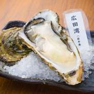 さっぱり磯風味。
豊富な森林がすぐ海に迫る三陸リアス海岸のど真ん中という恵まれた漁場で育てられています。磯の香りはNO.1☆