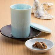 牡蠣がみえなくなるほどにイクラと雲丹を乗せた贅沢すぎる逸品！特製のソースで仕上げた唯一無二の生牡蠣です！