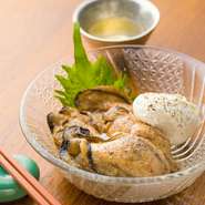 大きい牡蠣だけを厳選して牡蠣フライに♪こだわりのタルタルソースでお召し上がりください！