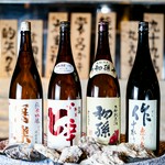 選した日本酒を常時40種類以上ご用意◎
人気の定番銘柄から他店では絶対に味わえない牡蠣酒をご用意！辛口が苦手な方にはまったりな口当たりの甘口まで充実したランナップをご用意しています
