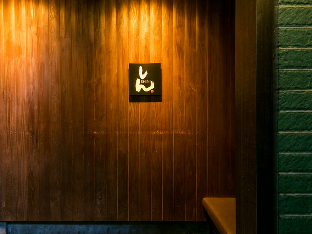 大人の隠れ家のような雰囲気を持ったお店、接待にもおすすめです