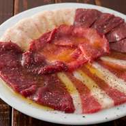 熊本県の屈指の馬肉専門店より直送の上質なお肉を味わえます。「ヒレ・たてがみ・二重子・ハツ・タン」と5種類の部位を楽しむ事が出来る嬉しい一皿。【FREGOLI】を代表する味です。