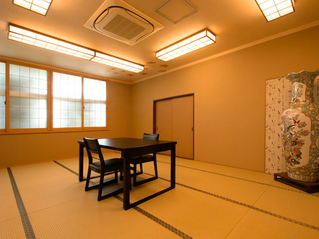 接待やご会食に個室もご用意しております