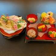 赤ちゃんがこの世に生を受け100日くらい経った頃に行うお食い初めの儀式です。
当店では、そんなお客様のご要望にお応え出来るようにご用意しております。