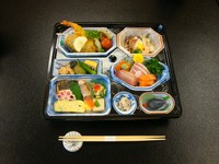 お造り、焼物八寸、油物、酢の物、炊合せ
＊別途御飯付き（216円税込）もご用意出来ます