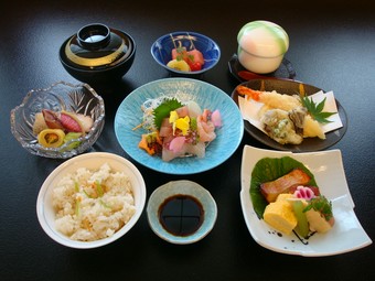 彩り会席膳（要予約）　営業時間11時00分～14時30分