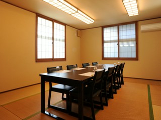 テーブル席の和個室が利用できるので、周りを気にせず楽しめます