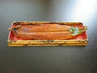 先代から受け継いだ味と皮はパリッと、身はふっくらなうなぎを丁寧に遠赤外線でじっくりと焼き上げた当店自慢の鰻をご賞味下さい