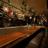 広々としたカウンター席もおすすめです 