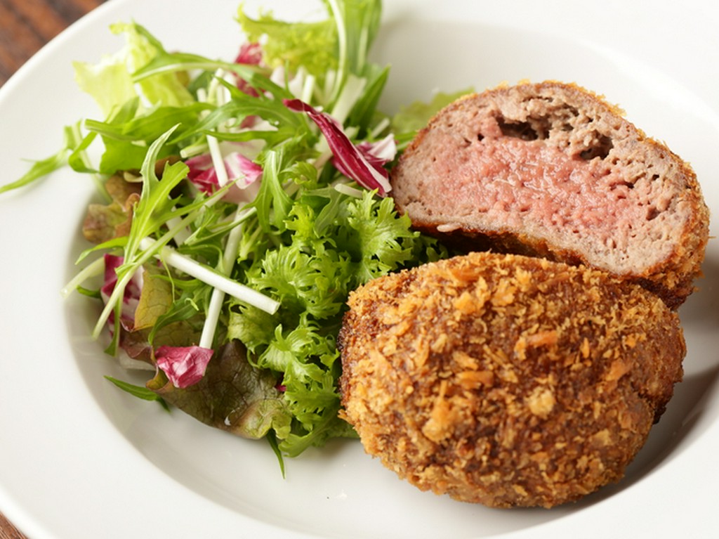 ジューシーでボリュームたっぷり『でかいメンチカツ』