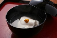 冬の名残にはふぐの白子とかぶらのみぞれを使ったお椀が登場。まさに京都の四季を感じる味わいです。