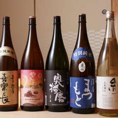 日本酒はゲストとお話しながら、好みの味を提供