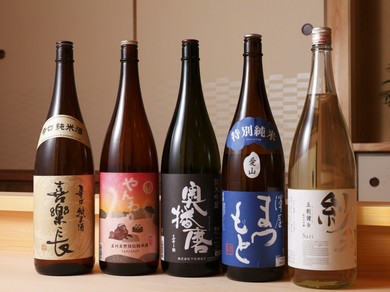 日本酒はゲストとお話しながら、好みの味を提供