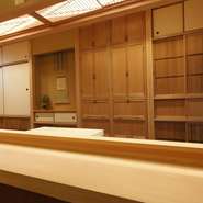 祇園という場所柄、外国人のお客様や観光客の方も多いので京都らしさは大切にしています。味付けも、店の設えも、接客も、京都の文化を楽しんでもらえればと思っています。