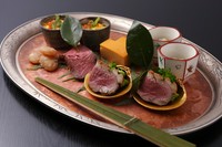見た目も味も楽しめる店主渾身の美味揃い『八寸』（2人前）
