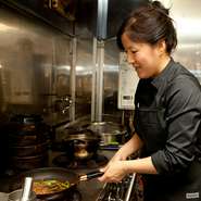 お米は地元千葉の農家から直接仕入れた良質なお米を使用。一品一品オーダーを受けてから手づくりした出来立てを出してくれます。定食は全品サラダ付きで栄養面も考えてくれるという、温かみのあるおもてなしに感銘。