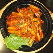 2人前1500円、チーズ入りトッポギ1人前1000円、チーズ入りトッポギ1800円