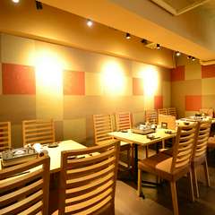 落ち着ける雰囲気で、お食事お楽しみください。