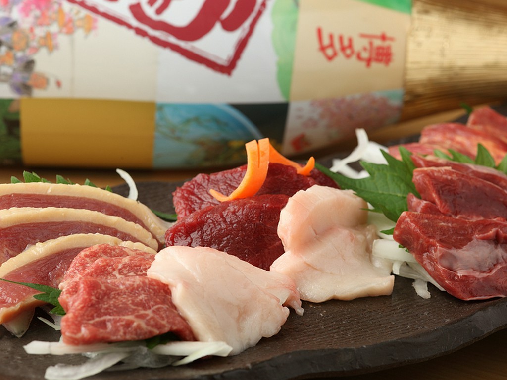 毎日熊本から直送。安心安全で新鮮な『馬刺し盛り合わせ』