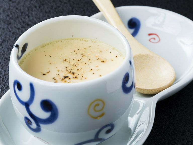 美味しい卵と自慢の出汁の『茶わん蒸し』は一番人気のメニュー