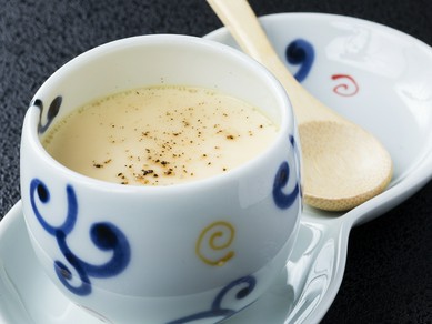 美味しい卵と自慢の出汁の『茶わん蒸し』は一番人気のメニュー