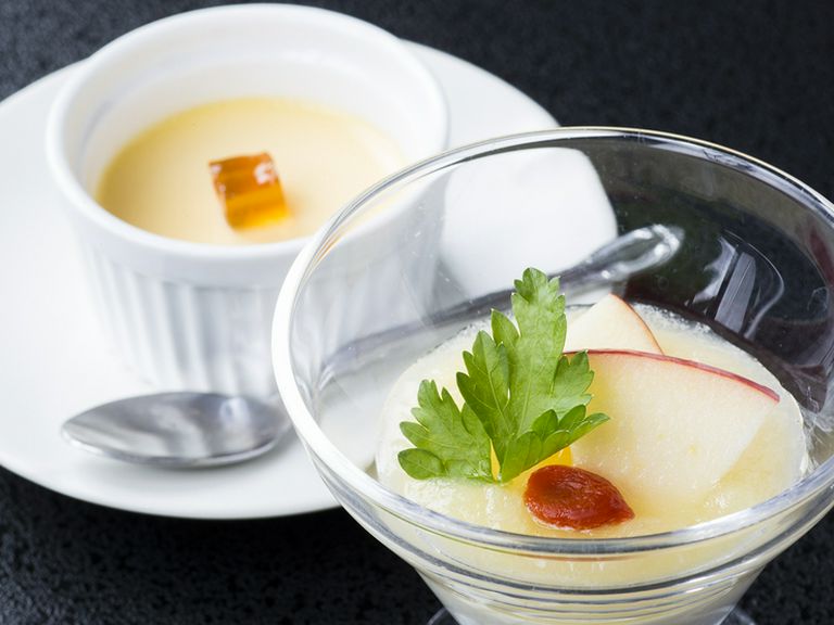 定番スイーツと季節のスイーツがセットで楽しめます