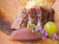 当主の祖父の時代から受け継がれたリンゴのソースで召し上がっていただきます。