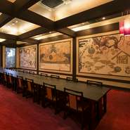 内装に変化を持たせた個室は全9室。雰囲気がそれぞれ違うので、人数に応じて違うお部屋になるのも楽しみです。料理は季節や目的に応じてコース料理が設定されるので、大切なお席にぜひご利用ください。