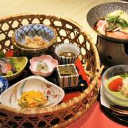 ※お電話では当日まで受付いたします。詳細は店舗までご連絡くださいませ。
※価格は全て消費税・10％のサービス料を含めた金額でございます。