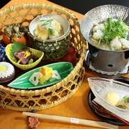 ※お電話では当日まで受付いたします。詳細は店舗までご連絡くださいませ。
※価格は全て消費税・10％のサービス料を含めた金額でございます。