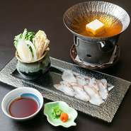 目の前に瀬戸内が広がっており魚介には特にこだわっております。鯛、蛸、穴子など旬の素材を買付。一緒に味わっていただく野菜類も地元・兵庫県産を中心に地産地消も行っています。