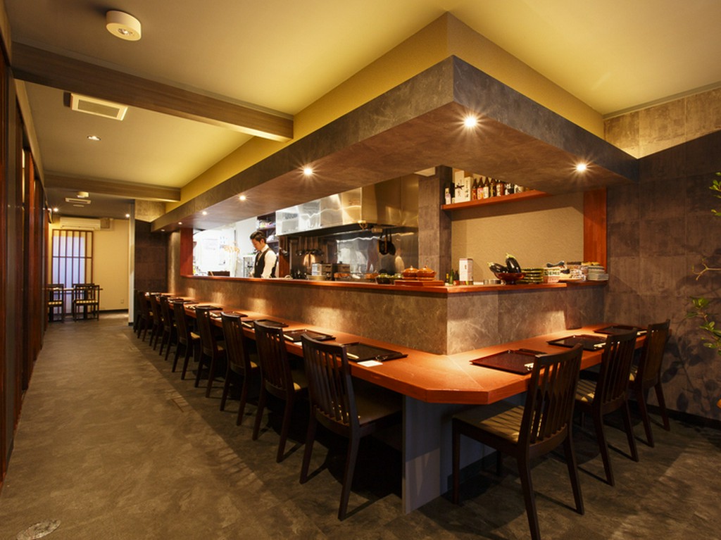 カウンターでこだわりの日本料理が楽しめる