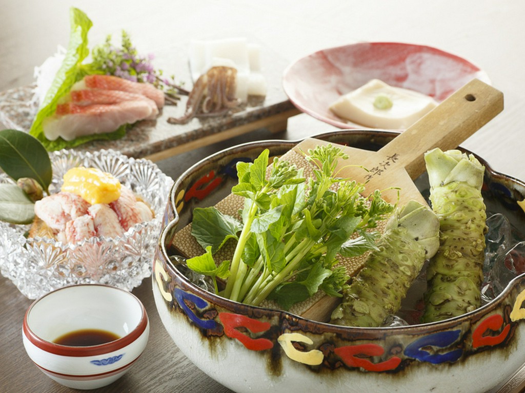 ２種類のおろしたてワサビが楽しめる『刺身盛』