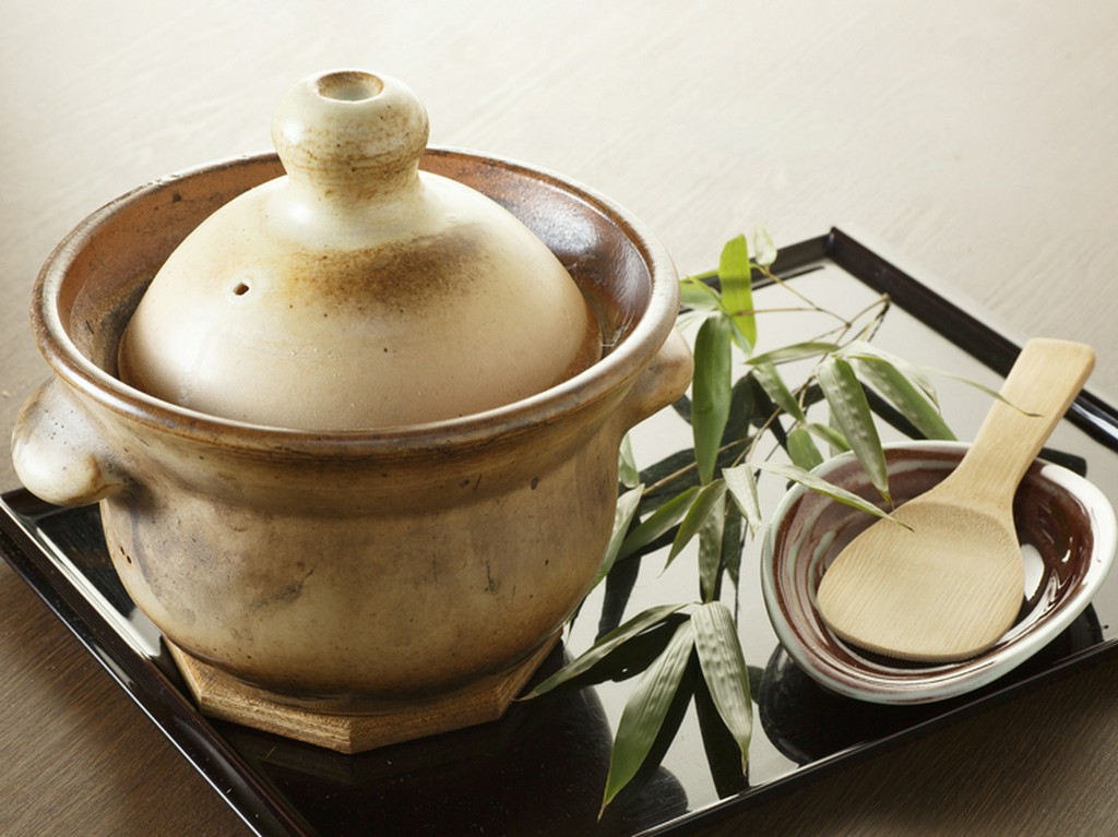 『土鍋ごはん』　お客様の目の前で蒸らします。