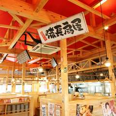 ほっとひと息くつろげる、暖かみのある落ち着いた空間