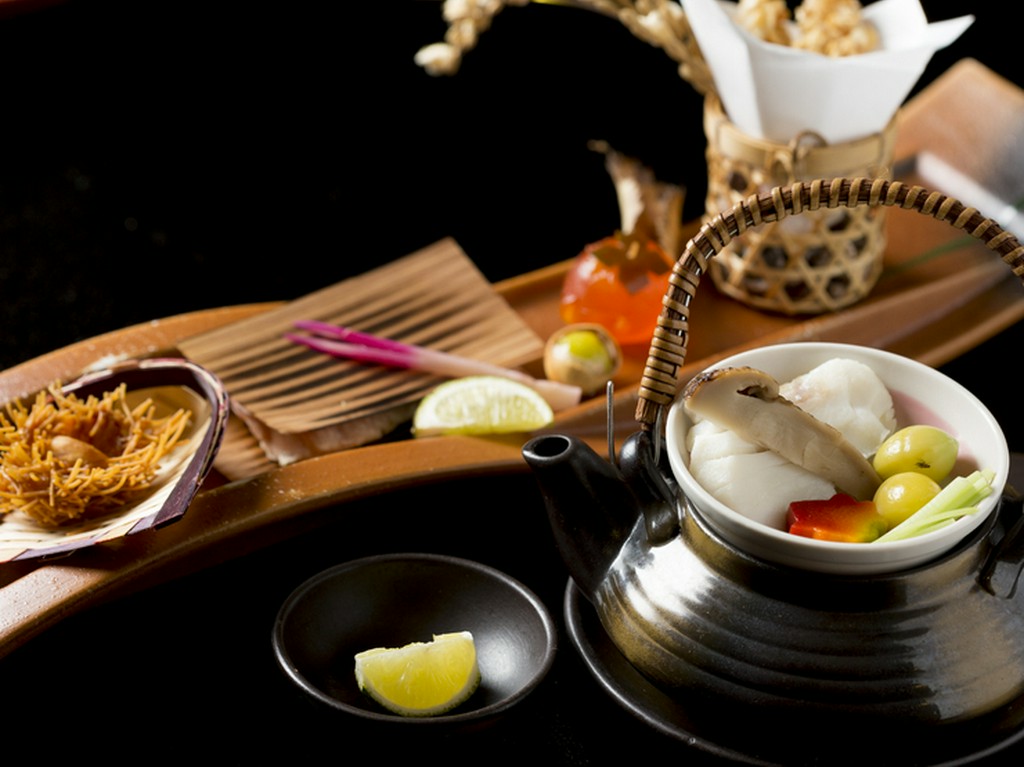 長崎和牛や九州の黒毛和牛、島原野菜など地元の新鮮な食材を使用