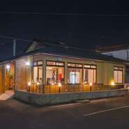 古民家を改装した、木造建築のお店です。広い駐車場があって、車も15台とめられます。赤ちゃん同伴でもOKなので、子育て中のママのリフレッシュにも、おすすめです。アットホームな雰囲気で、くつろげます。