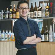 「万膳」「なかむら」は、昔ながらの手造りの芋焼酎。地元の農家と契約した新鮮なさつまいもを使用していて、いも本来の香りが豊か。「村尾」「魔王」などのプレミア焼酎も有。鹿児島のおいしい焼酎が満喫できます。