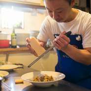 おいしさと安全にこだわって、できる限り手作りをしていますパンやサルシッチャを始め、お店で出すものをはなるべく手作りをしています。おいしさや安全にこだわると、結局は手作り。
