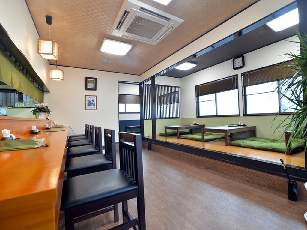 小上がり席や座敷席があり、家族で訪れてもゆったりできます