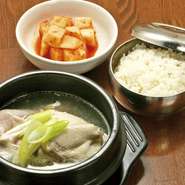 仙台ではなかなか食べられないサムゲタン定食。 鶏肉にナツメや高麗人参などを詰めて煮込んだ料理です。