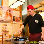 料理をサーブするときの温度には特に気を遣っていると言い、料理の美味しさには定評があります。