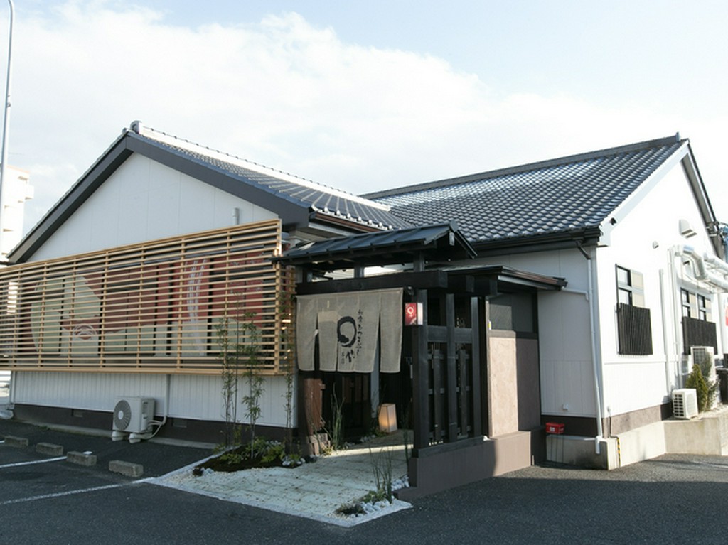 駐車場完備、和風の落ち着きある鰻・和食料理店